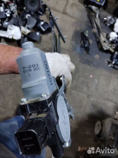 Стеклоподъемник передний правый Mitsubishi Asx