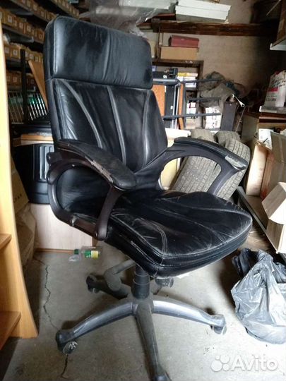 Кресло кожаное