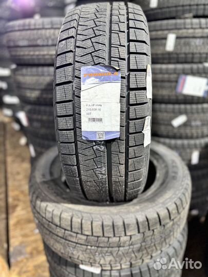 Pirelli Formula Ice FR 215/60 R16 99T