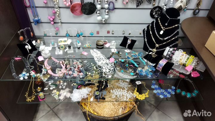 Украшения+ стол ресепшн+ стеновая панель