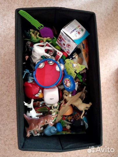 Огромный пакет и коробка с игрушками, описание