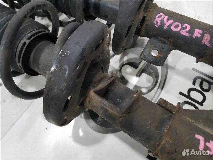 Амортизатор/стойка передняя правая Honda Vezel