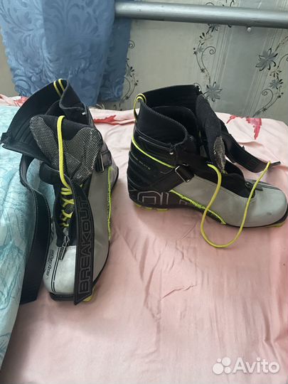Лыжные ботинки