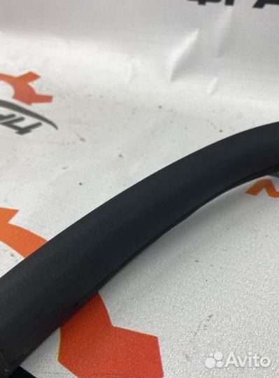 Уплотнительная резинка боковой двери передняя