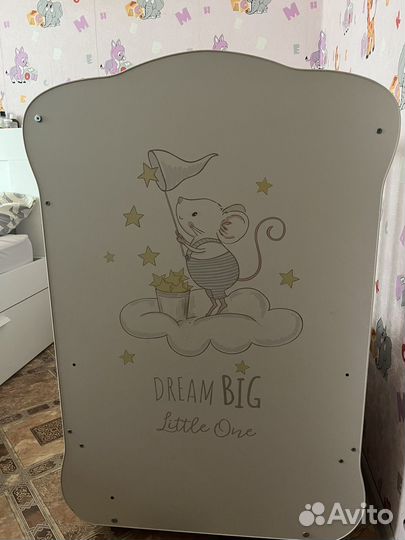 Детская кроватка с маятником белая