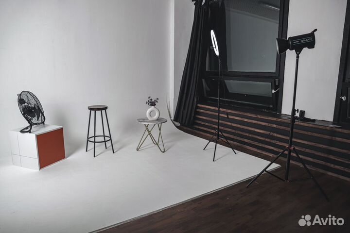 Аренда светлой фотостудии с циклорамой