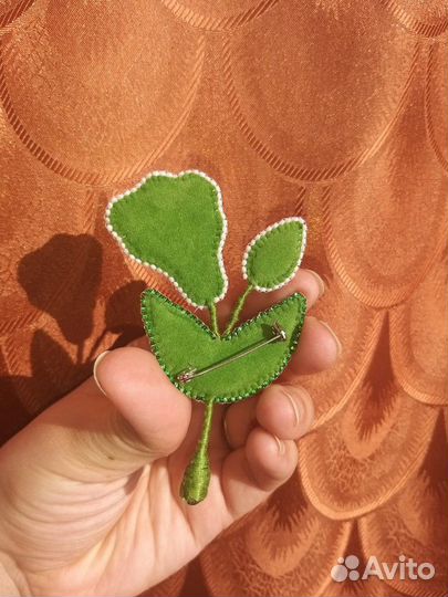 Брошь ручной работы Эустома