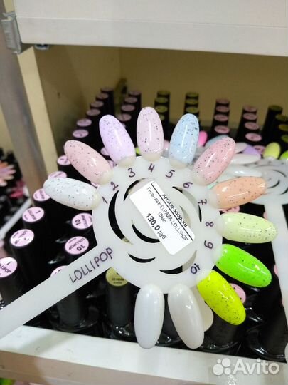 Гель лак нежных цветов с точками