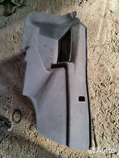 Обшивка багажника правая BMW F01