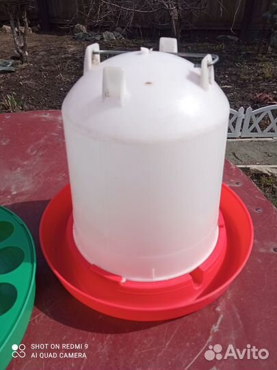 Кормушки и поилки для кур и цыплят