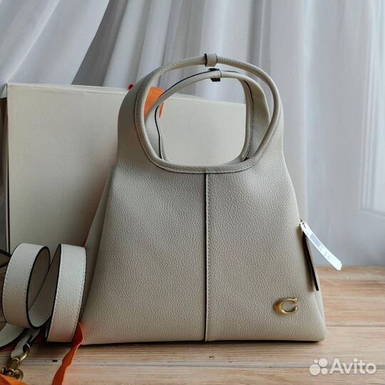 Сумка белая Coach натуральная кожа