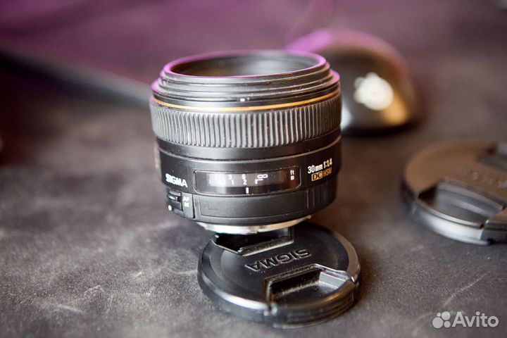 Объектив Sigma AF 30mm f/1.4