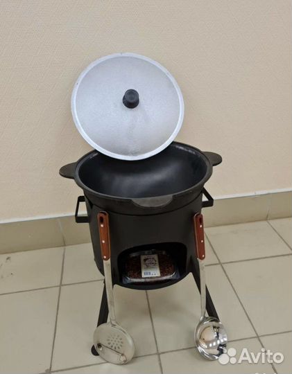 Кaзан чугунный 8 литpов с печкой