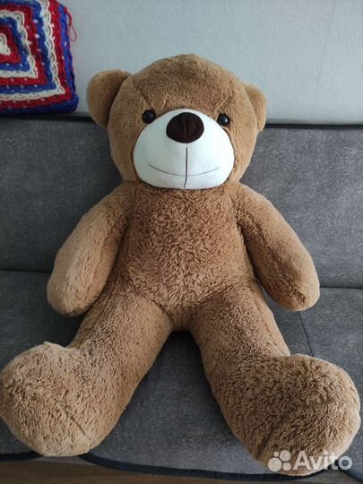 Большой плюшевый мишка