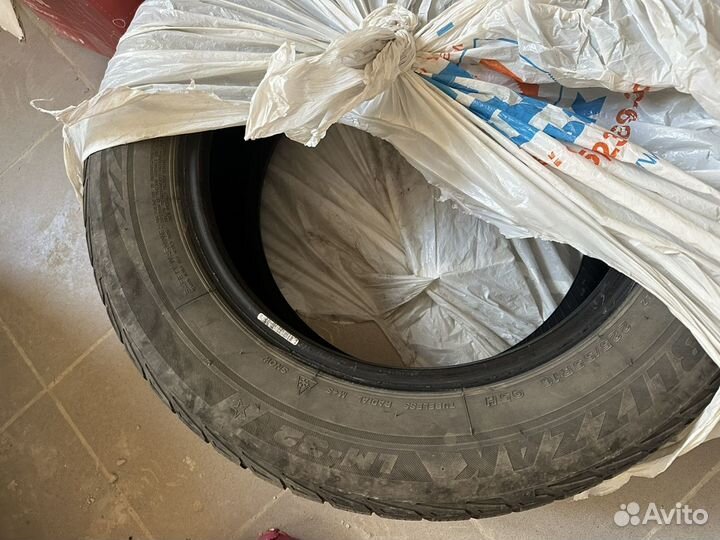 Bridgestone Blizzak LM-32 225/55 R16