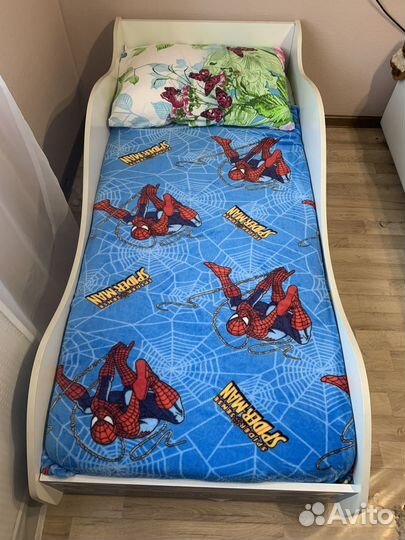 Детская кровать машинка с матрасом бу