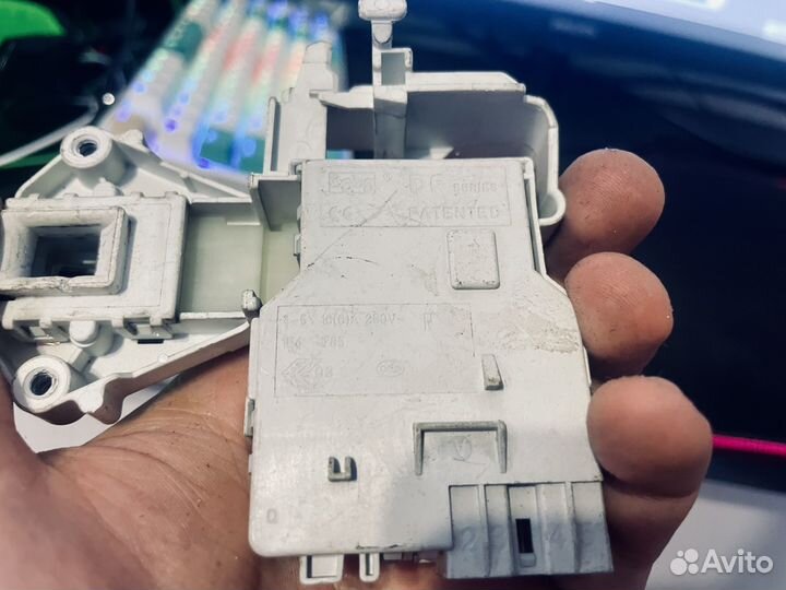 Устройство блокировки люка 81022370