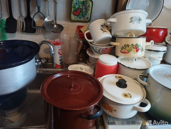 Миски,подставки,кастрюли