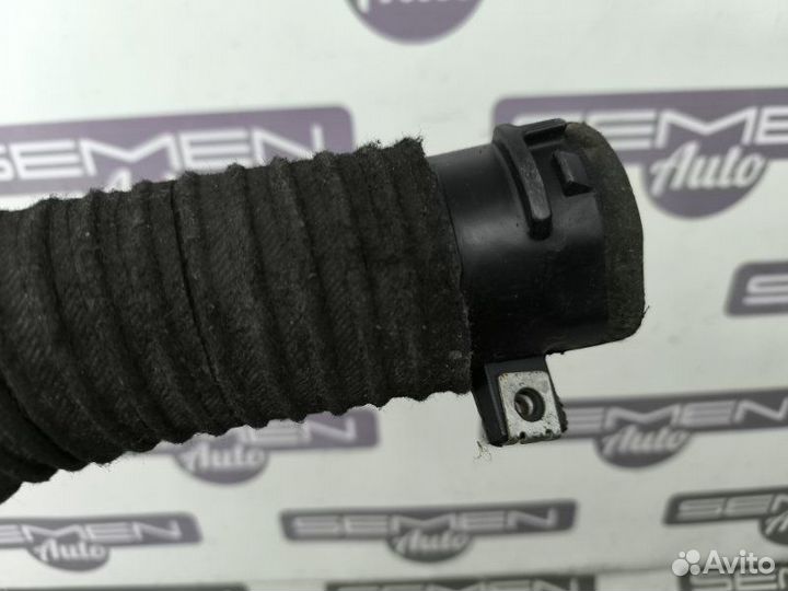 Патрубок воздушного фильтра Toyota Auris E150