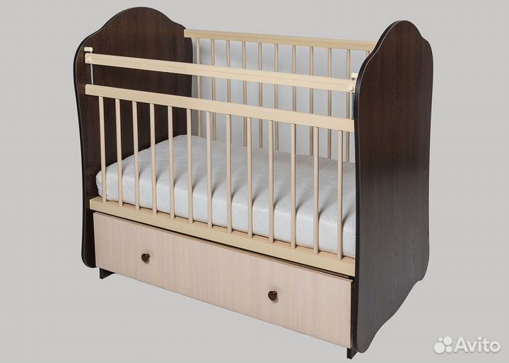 Детская кровать с маятником