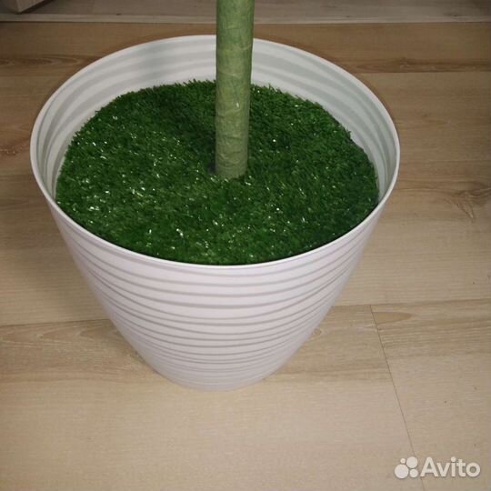 Искусственные цветы в горшках