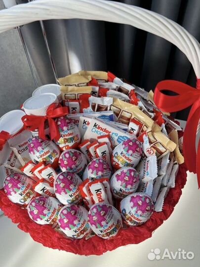 Сладкий букет из киндеров
