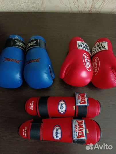 Перчатки, футы, шлем, щитки для единоборств
