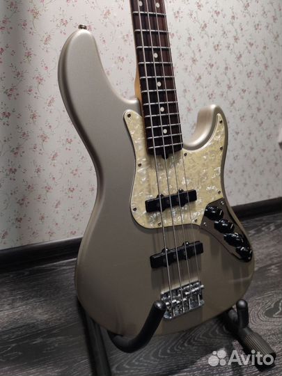 Fender American Deluxe Jazz Bass Shoreline Gold