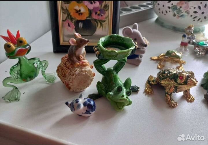 Большая коллекция лягушек