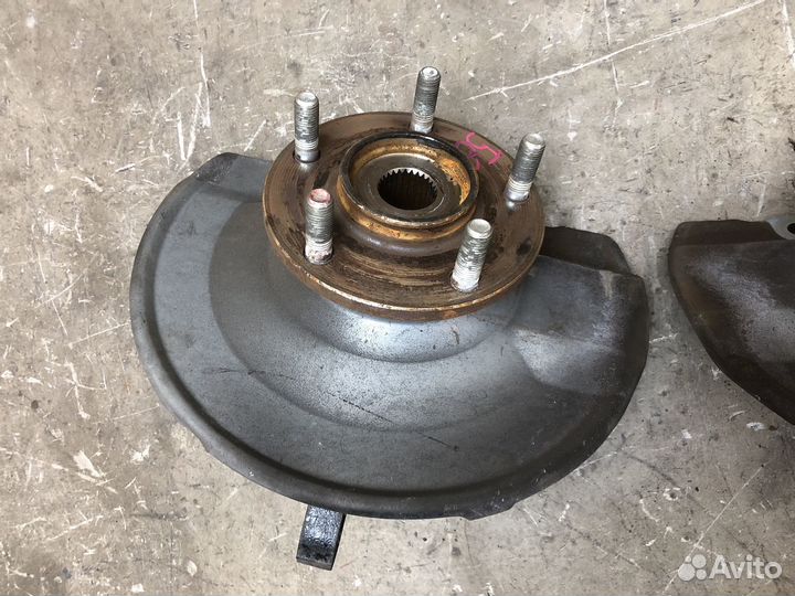 Кулак передний левый правый лансер 10