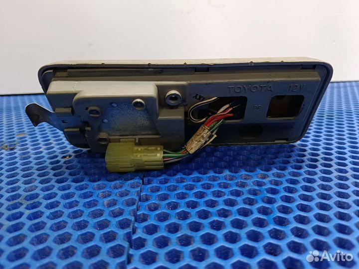 Кнопка люка Toyota Carina T170 4AFE