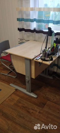 Стол письменный и стул 