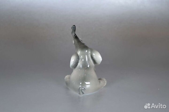 Слонёнок фарфоровая статуэтка