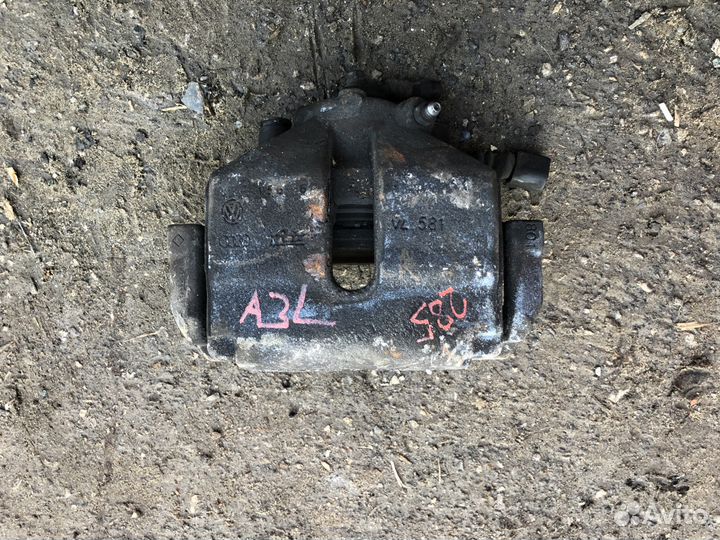 Суппорт передний левый Audi A3 8P