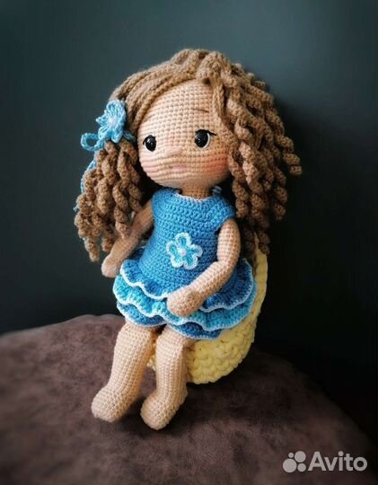 Вязаная кукла ручной работы