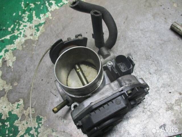 Дроссельная заслонка Audi A3 8L 1999 06A133064M