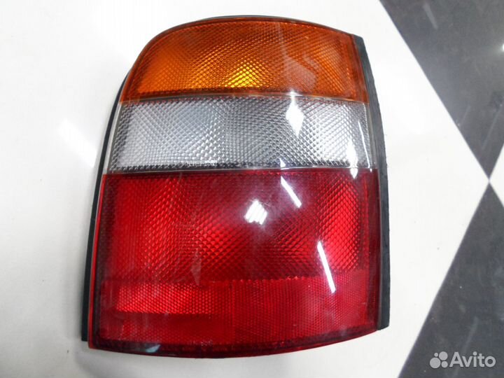 Стоп-сигнал Nissan March,R