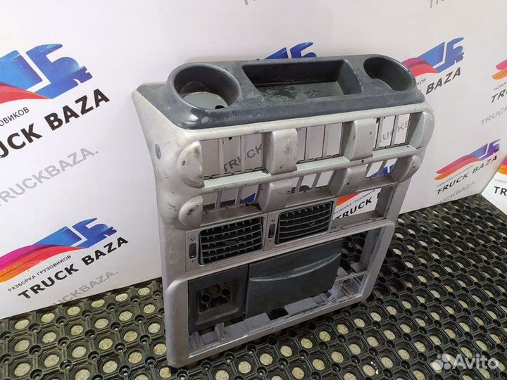 504218042 Панель торпеды Iveco Stralis
