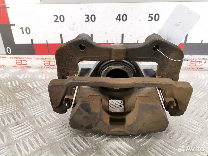 Суппорт передний правый Dodge Charger LX-1 2010