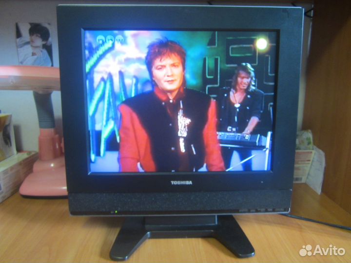 LCD-телевизор (видеодвойка с DVD) Toshiba 15sldt1