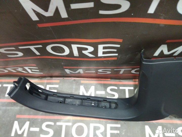 Накладка на порог салона левая Volkswagen Touareg