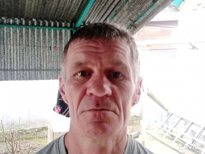 Разнорабочий укрепы плотник