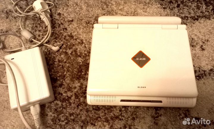 Портитивный DVD проигрыватель BBK DL369 белый