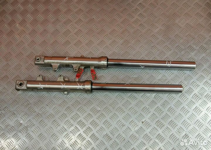 Перья вилки Yamaha FZ400