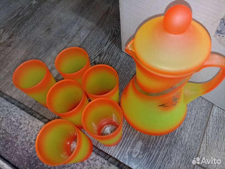 Набор стаканов и графин