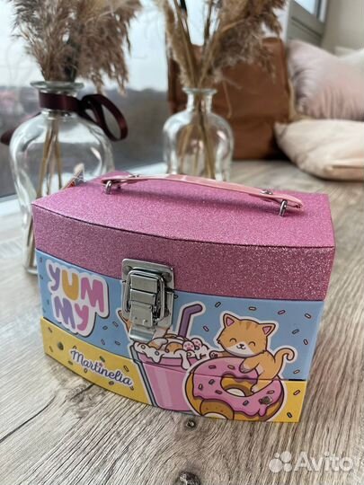 Чемоданы с косметикой