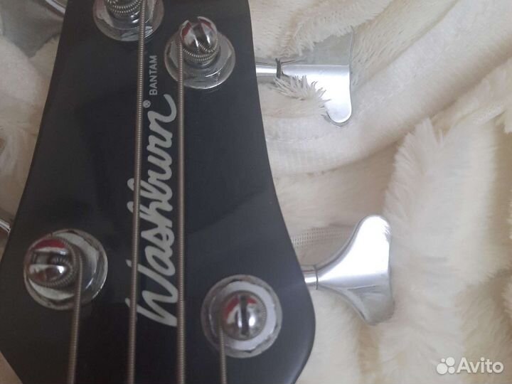 Бас гитара Washburn bantam(1876)