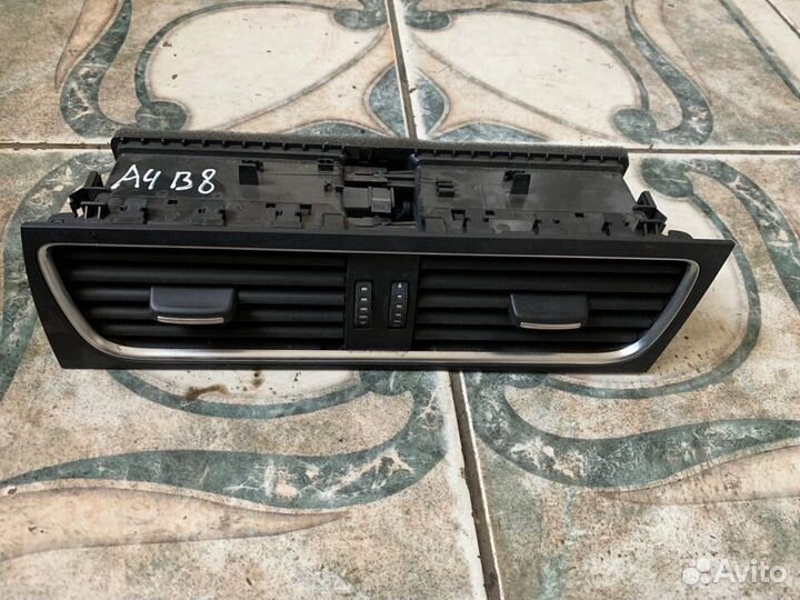 Дефлектор воздушный (центральный) Audi A4 (B8)