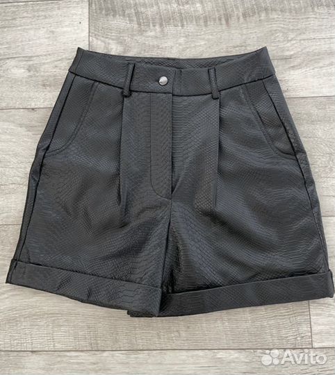 Кожаные шорты