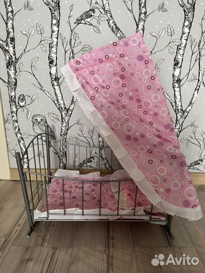 Кроватка для куклы с балдахином